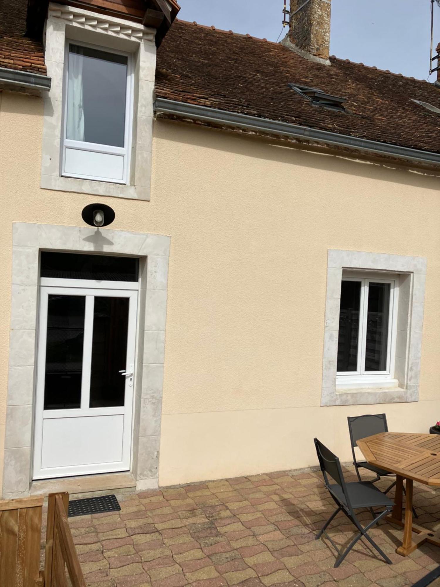 La Sauveroise Saint-Sauveur-en-Puisaye Exteriör bild