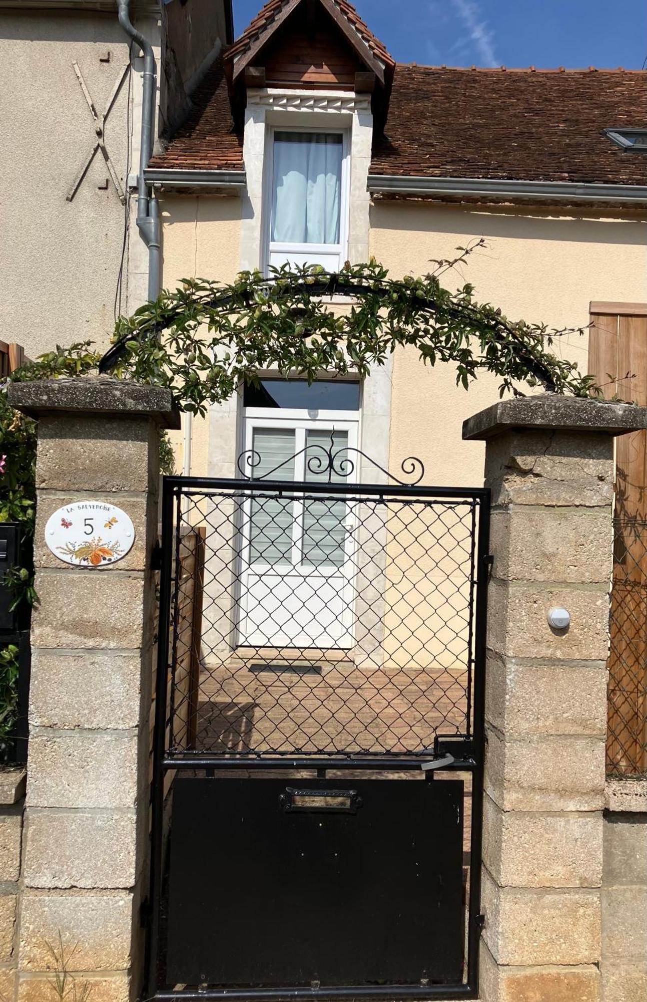 La Sauveroise Saint-Sauveur-en-Puisaye Exteriör bild
